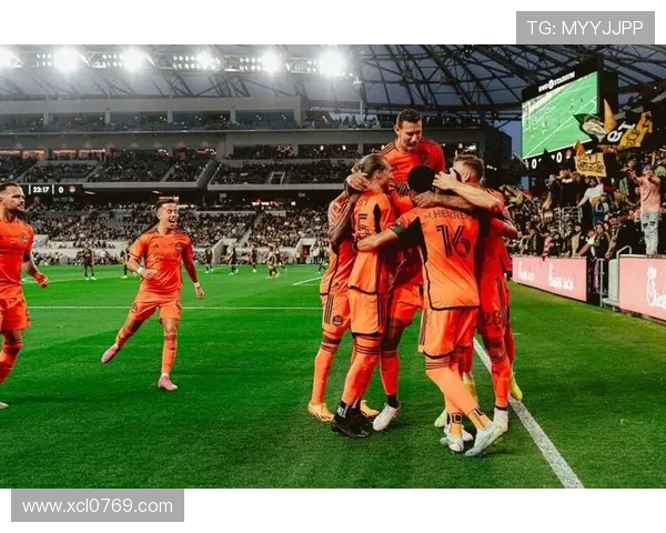 休斯顿迪纳摩与洛杉矶FC激战正酣比分揭晓精彩瞬间回顾 休斯顿迪纳摩与洛杉矶FC激战正酣比分揭晓精彩瞬间回顾