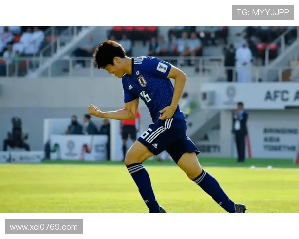 奈良雄心与福冈心锐的激烈对决展现足球激情与团队精神