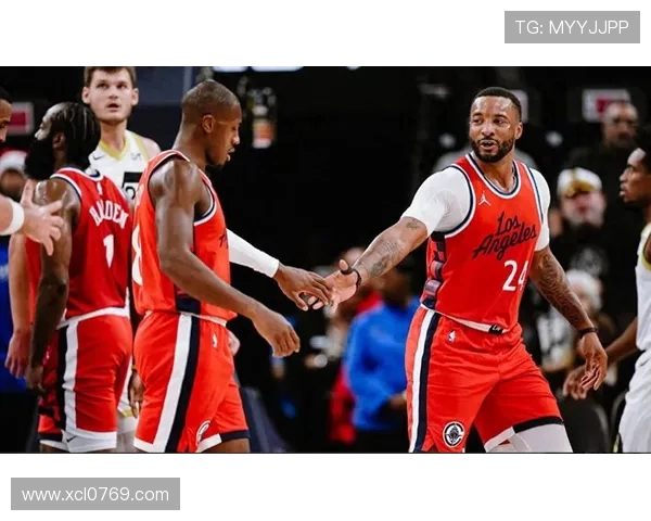 开拓者与篮网激战正酣2月22日精彩对决引发球迷热议 开拓者与篮网激战正酣2月22日精彩对决引发球迷热议