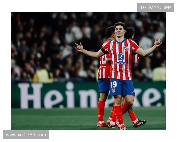 莱万回归诺坎普对阵拜仁引发球迷愤怒：昔日英雄为何如此忘恩负义