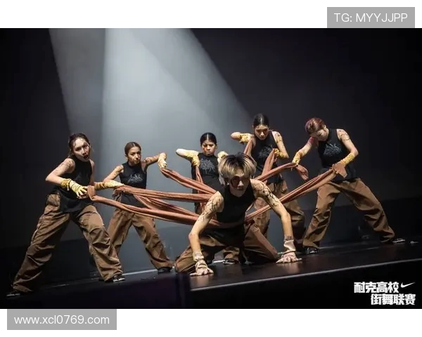 重庆街舞队的热血时刻：探寻他们的训练与表演背后的故事