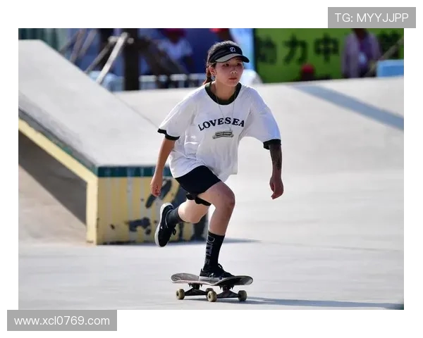 深圳滑板队在极限运动会中以64分稳居积分榜首位