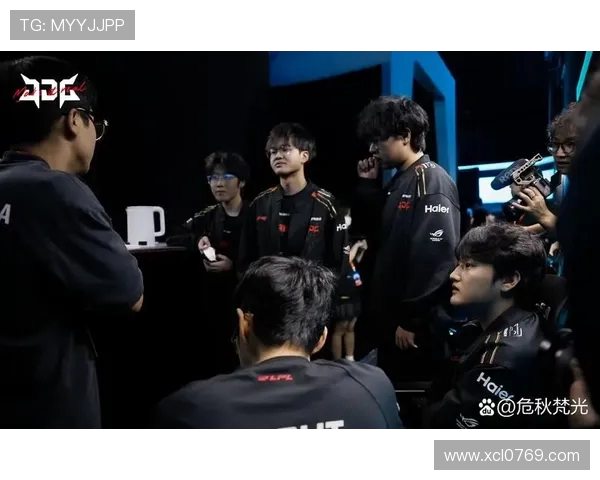 JDG战队在英雄联盟赛场上的整体压制表现与战术得失分析