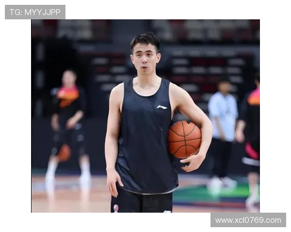 上海篮球队个人能力引发热议球迷对球员表现的不同看法与争论 上海篮球队个人能力引发热议球迷对球员表现的不同看法与争论