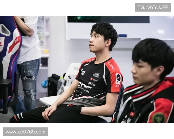 和平精英战术解析JDG战队包夹体系的运用与优势探讨